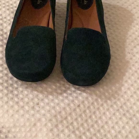 Clark’s Artisan dark blue suede round toe slip on flats size # 7 M. - Picture 3 of 10